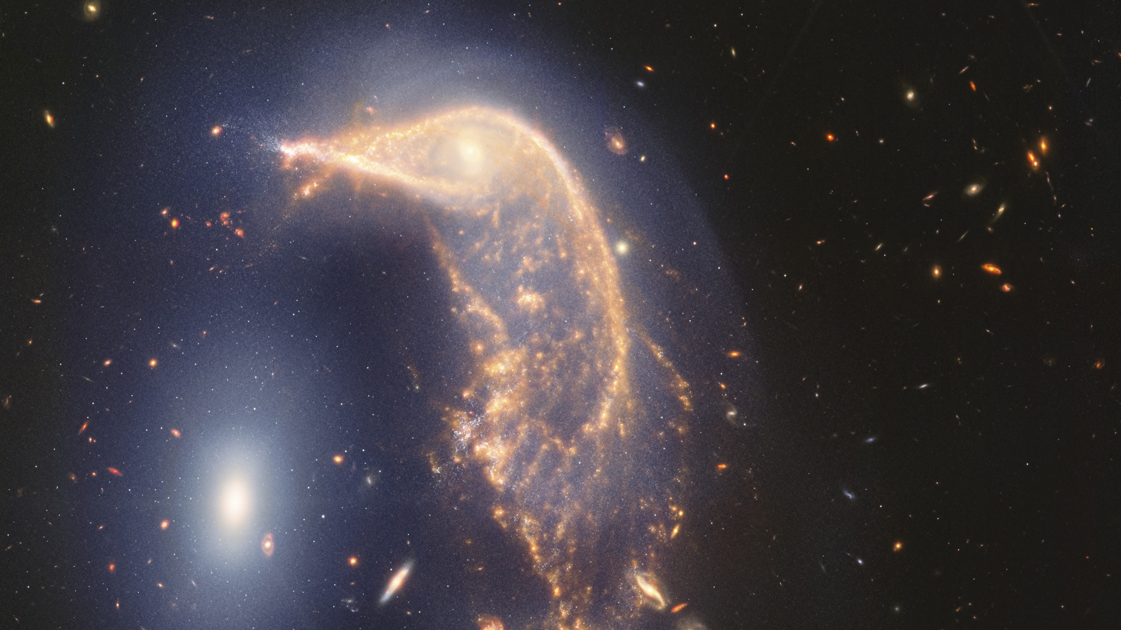 Arp 142, NGC 2936 (Penguin) and NGC 2937 (Egg) — Desktop 4K