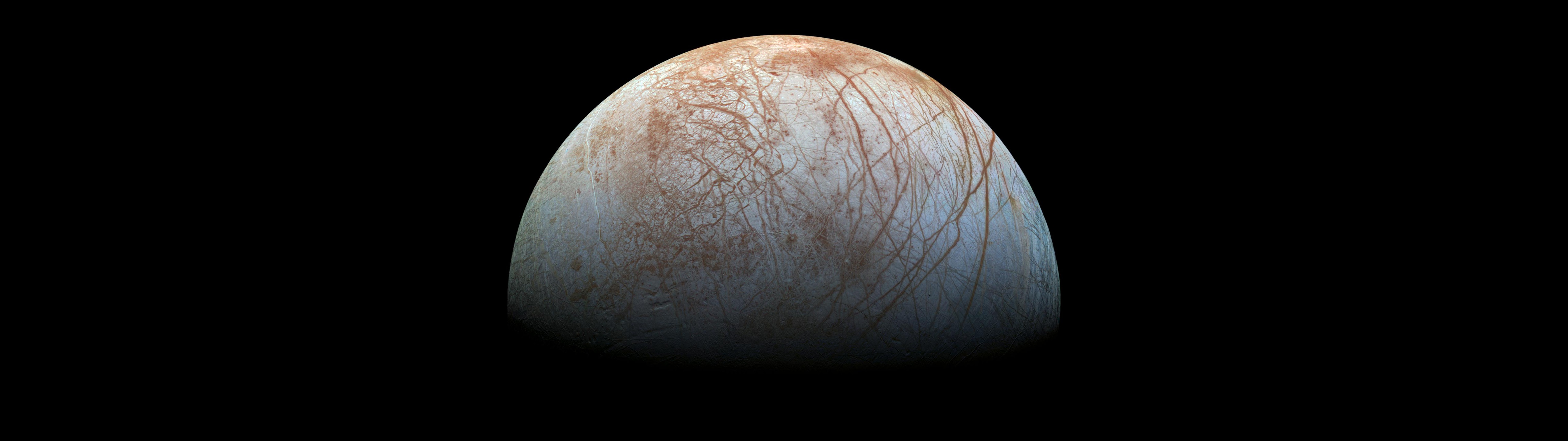 Europa's Stunning Surface — Super Ultrawide