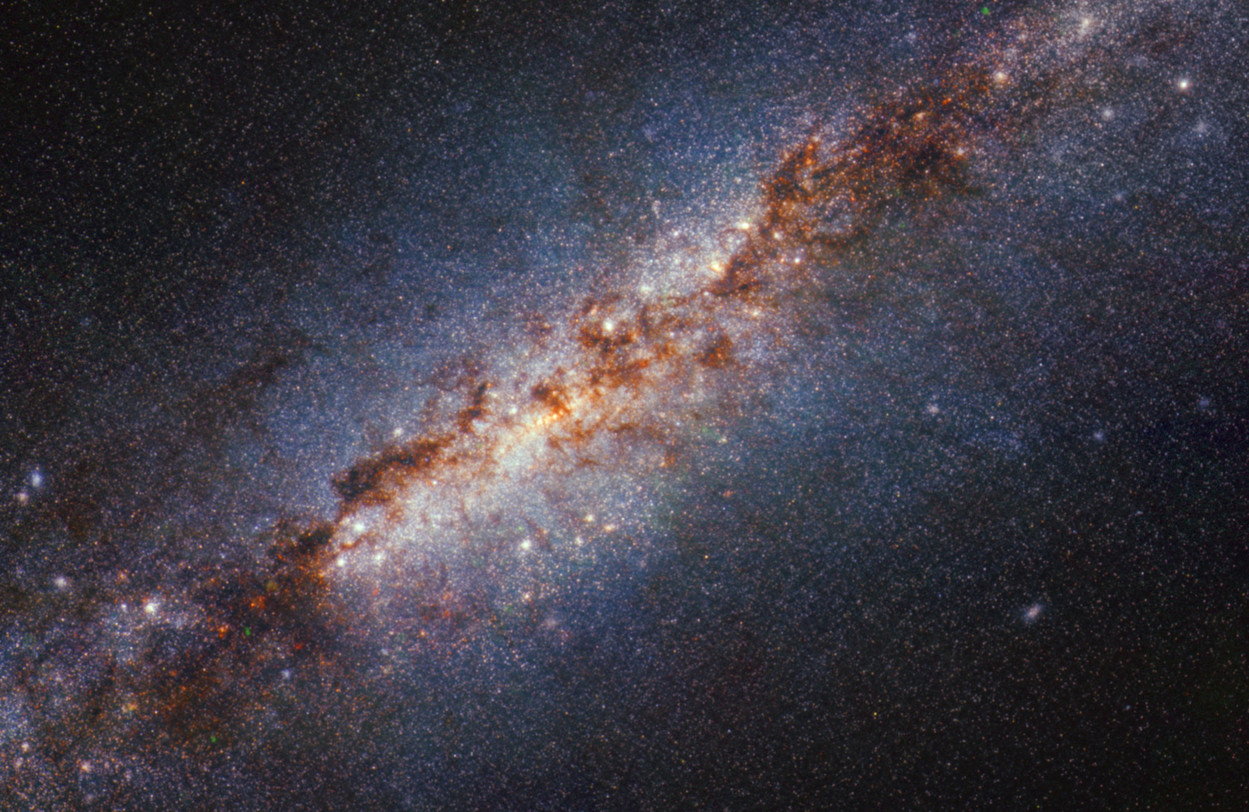 M82, Star Clusters — MacBook 13"