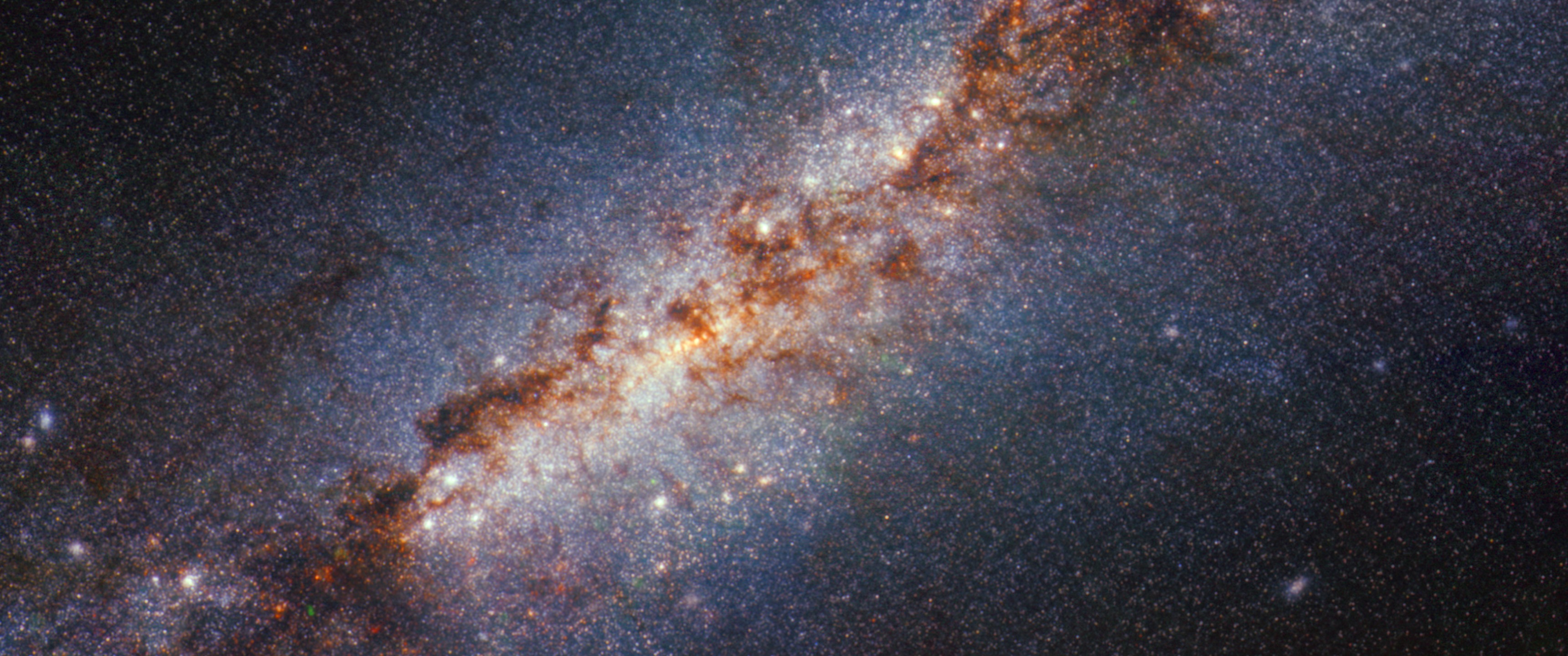 M82, Star Clusters — Ultrawide 1440p