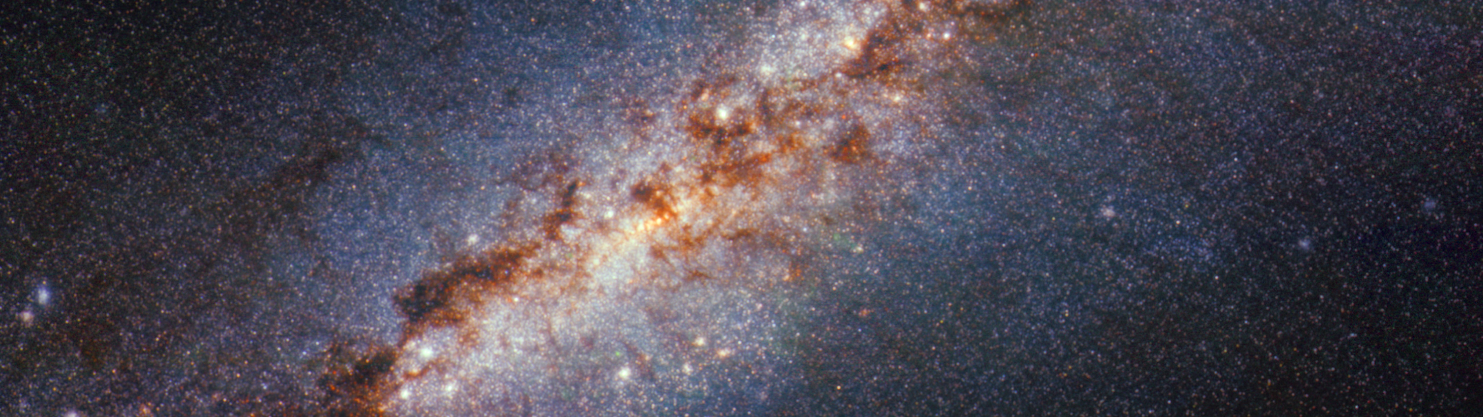 M82, Star Clusters — Super Ultrawide