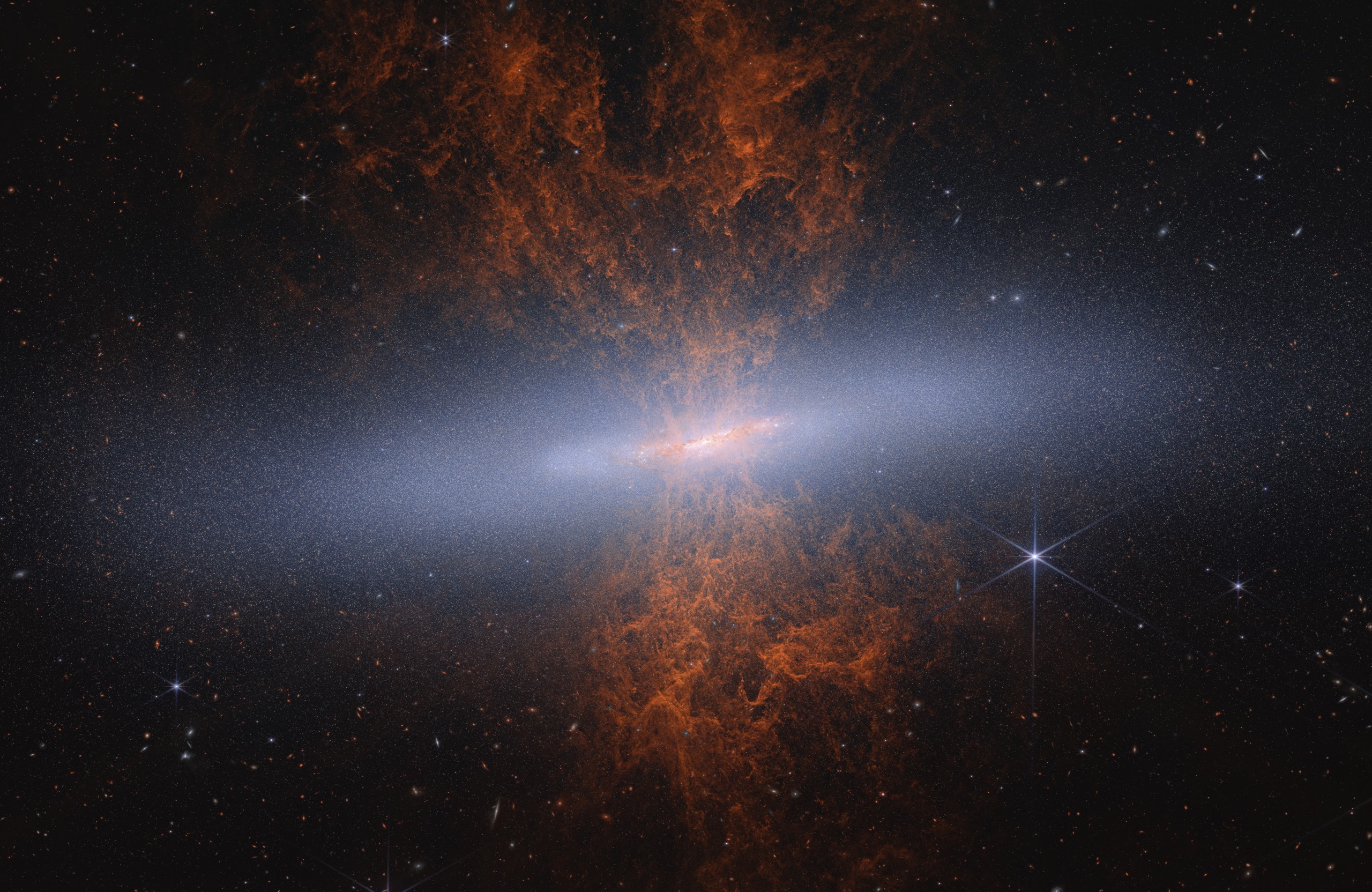 M82, The Cigar Galaxy — MacBook 13"