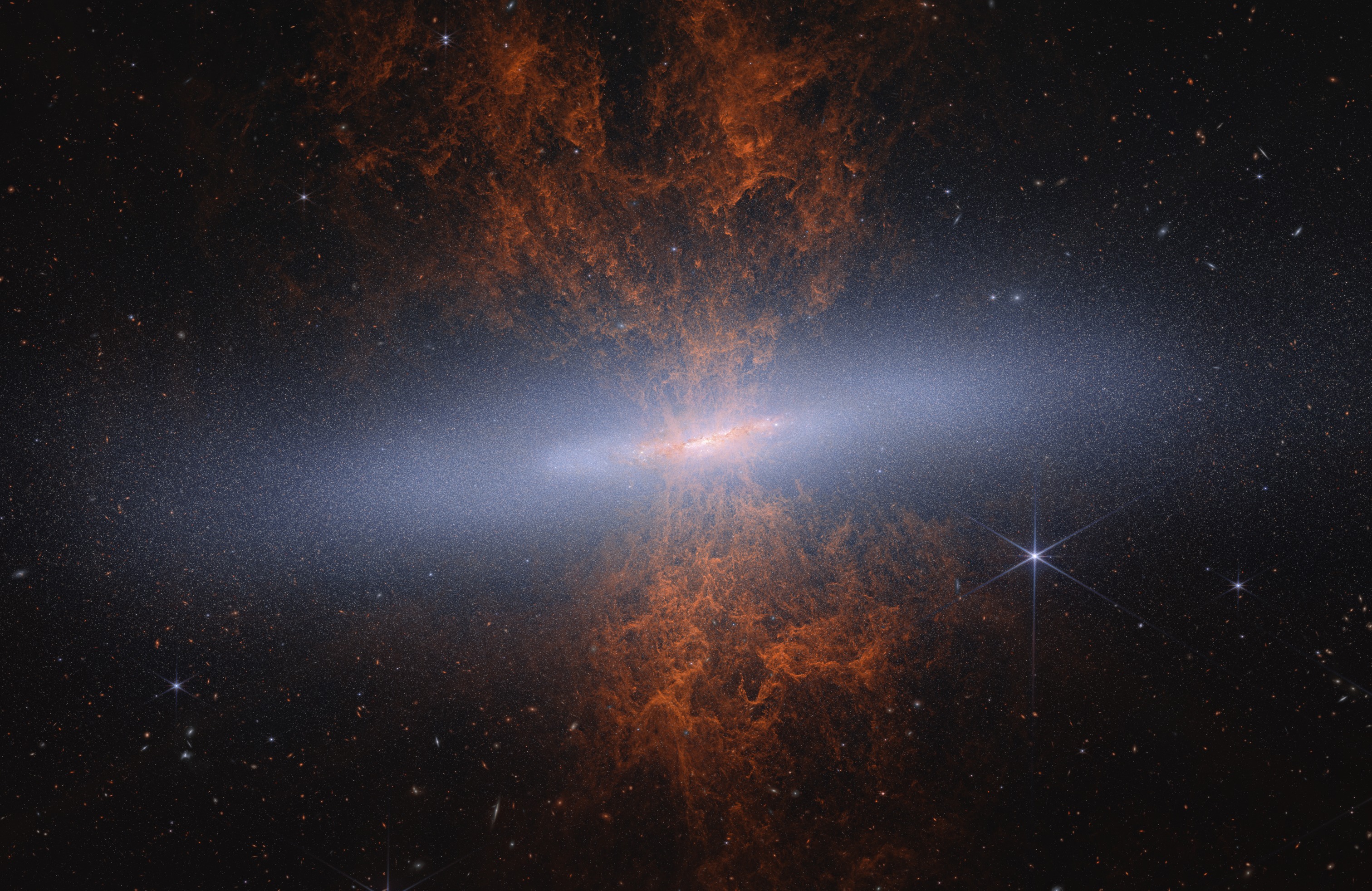 M82, The Cigar Galaxy — MacBook 14"