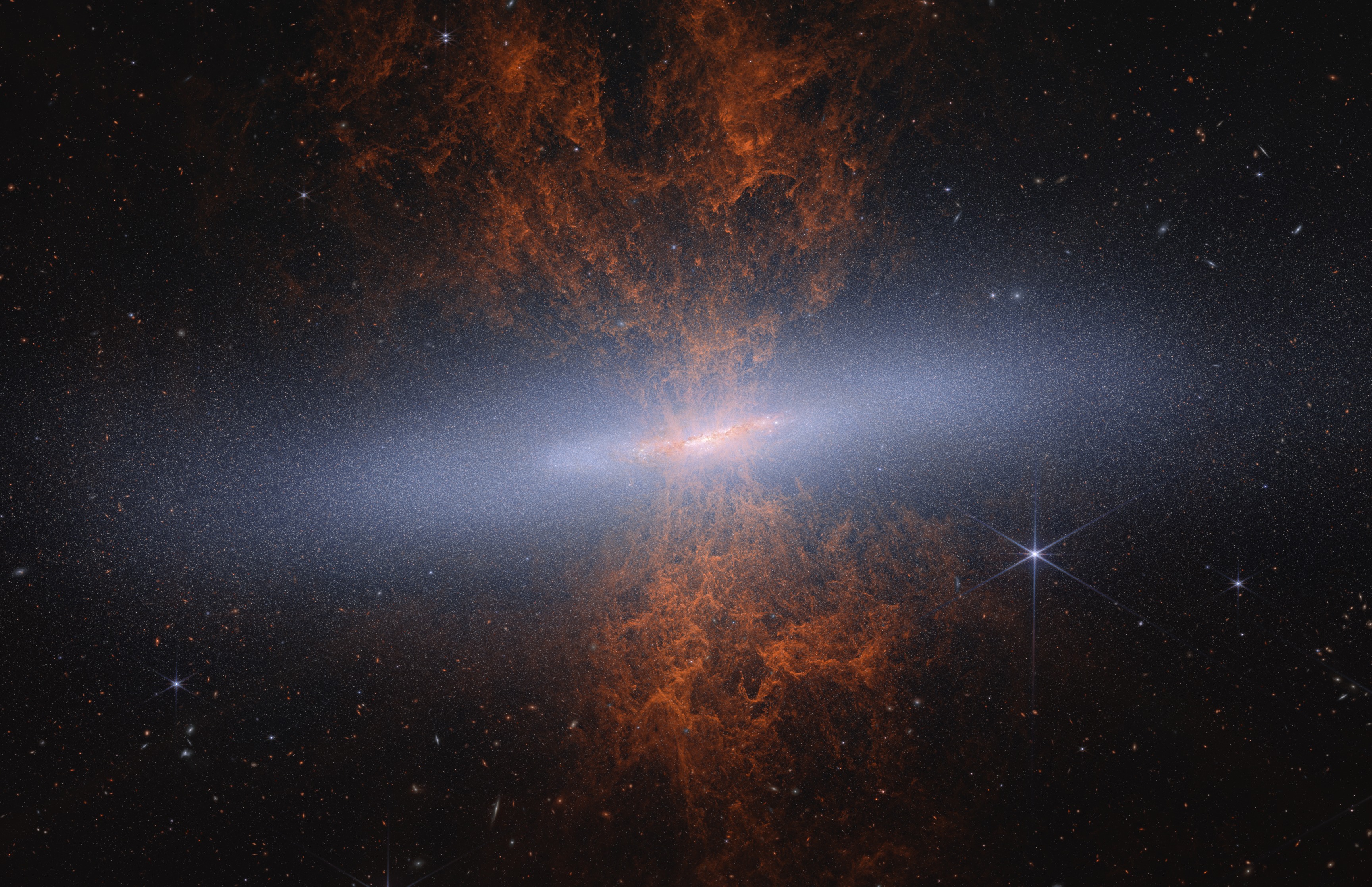 M82, The Cigar Galaxy — MacBook 16"