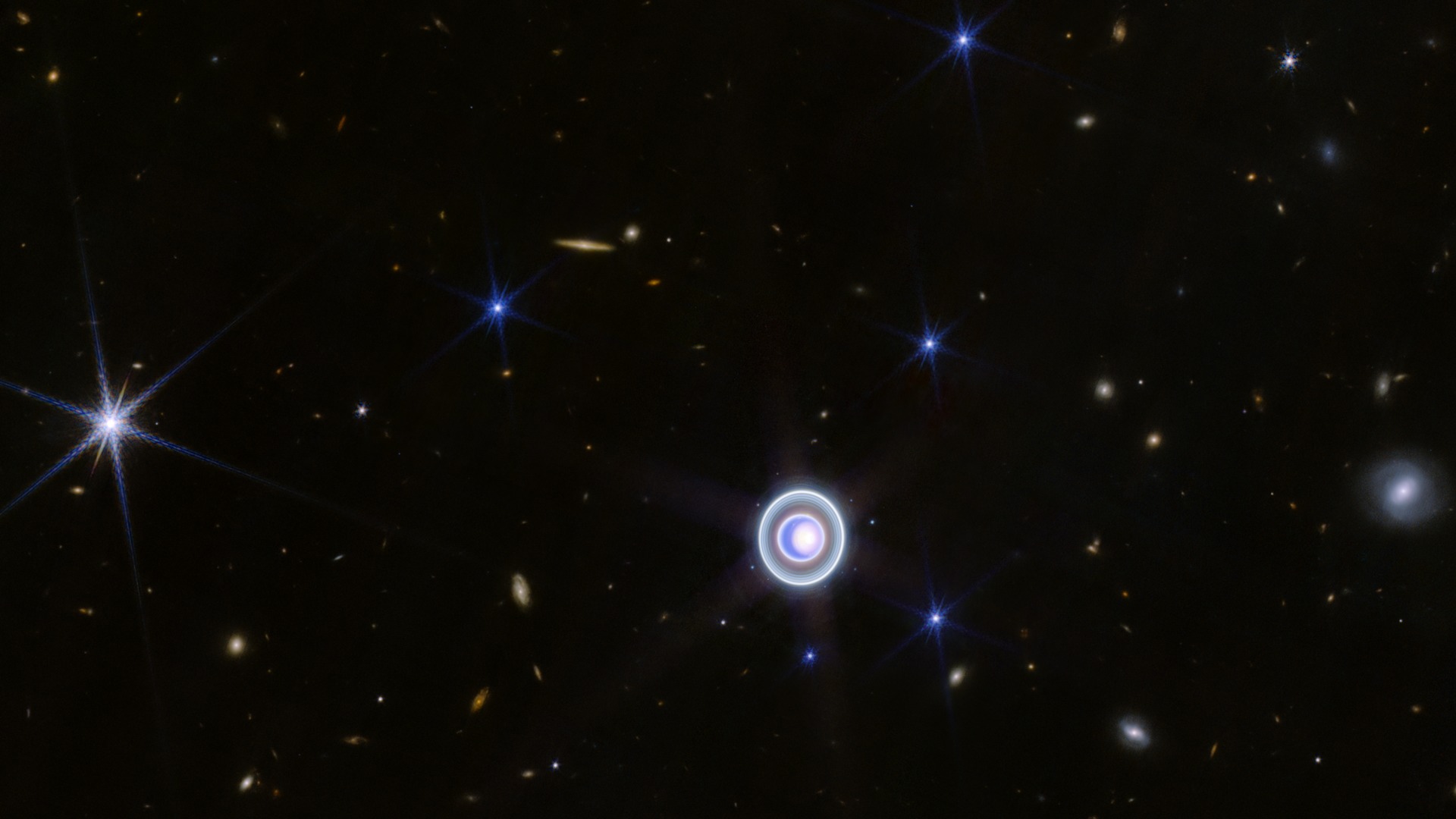Uranus, Wide Field View — Desktop HD