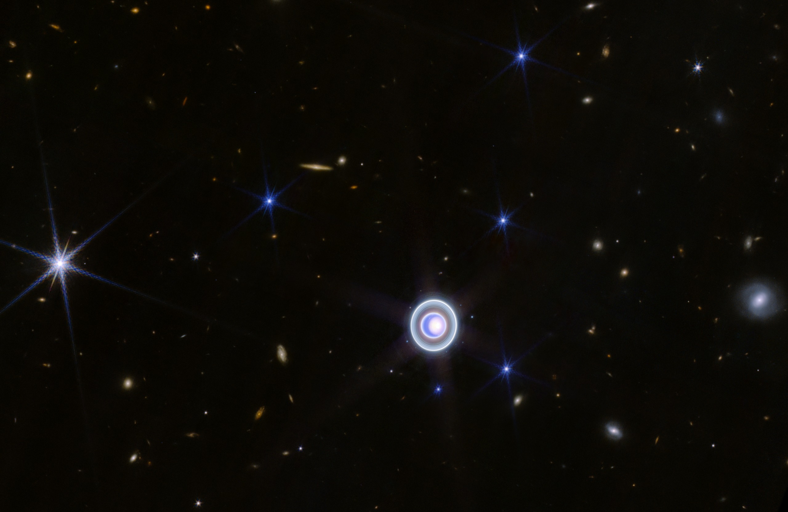 Uranus, Wide Field View — MacBook 13"