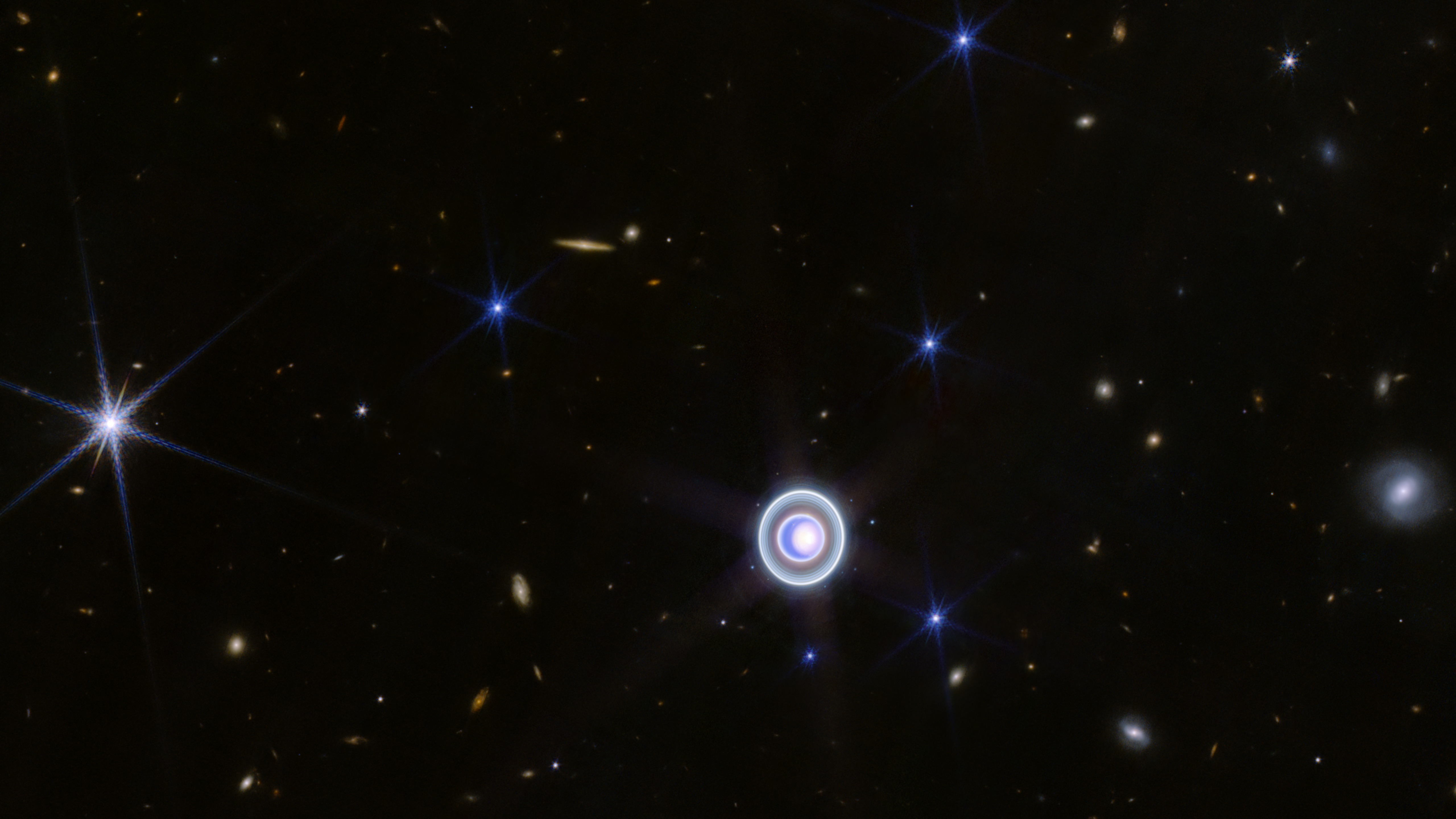 Uranus, Wide Field View — Desktop 5K